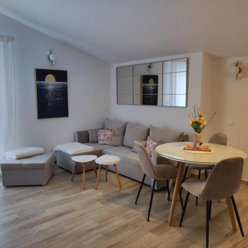Riviera Rooms and Apartments