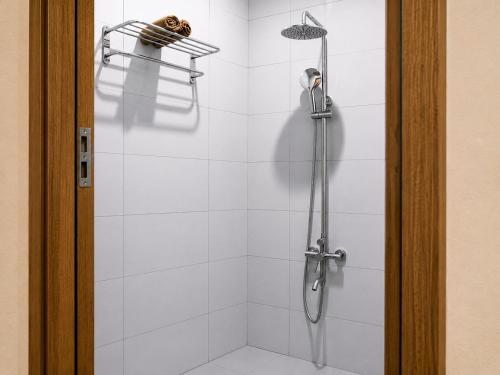 a bathroom with a shower with a shower head at KAKA HOTEl - KDC TÂN ĐỨC in Ðức Hòa
