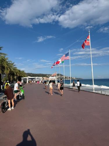 Centre de Nice - Plage à 50 m - Wi-Fi - Climatisation
