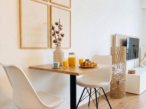 Large Bright Studio 5mins from Champs Elysees
