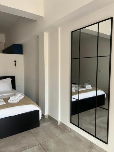 Aelis Suites in Psyrri - Rooftop Access & Acropolis View