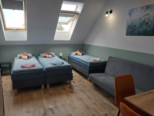 a living room with two couches and a couch at WINNICA 61 - Pokoje in Krotoszyce