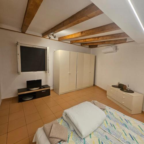 a bedroom with a bed and a flat screen tv at Apartman Stepanović 2 in Prijevor
