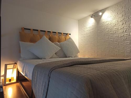 a bedroom with a large bed with white sheets and pillows at Sto bene al mare in Termoli