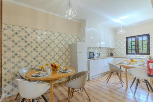 #393 Albufeira Oasis 4BR Villa W Shared Pool