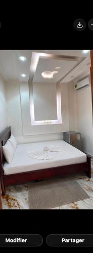 a large bed in a room with a window at Residence Angevita in Edéa
