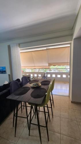 Elegant 2BR Apartment 5 Min Walk to Alimos Beach