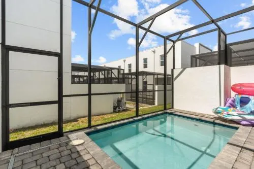 Modern 4BR Townhome w Private Pool Near Disney photo 1