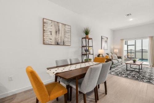 Modern 4BR Townhome w Private Pool Near Disney photo 4