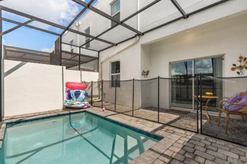 Modern 4BR Townhome w Private Pool Near Disney photo 8