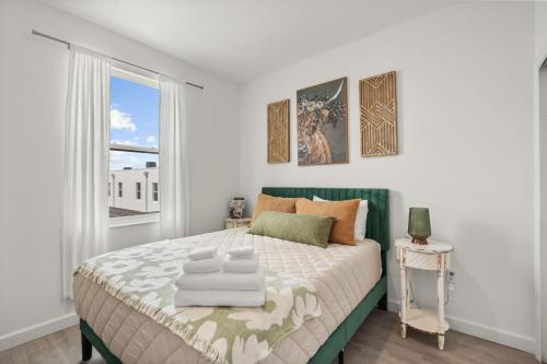 Modern 4BR Townhome w Private Pool Near Disney photo 6