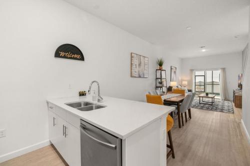 Modern 4BR Townhome w Private Pool Near Disney photo 13