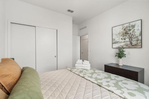 Modern 4BR Townhome w Private Pool Near Disney photo 15