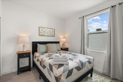 Modern 4BR Townhome w Private Pool Near Disney photo 16