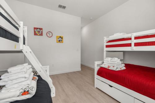 Modern 4BR Townhome w Private Pool Near Disney photo 22