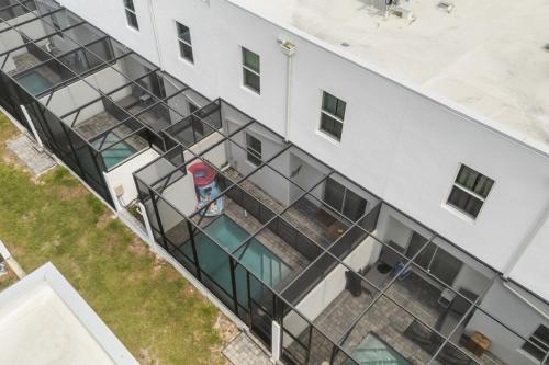 Modern 4BR Townhome w Private Pool Near Disney photo 35