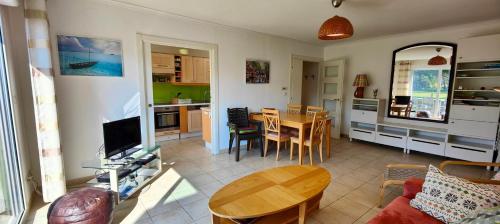 Spacious apartment with pool