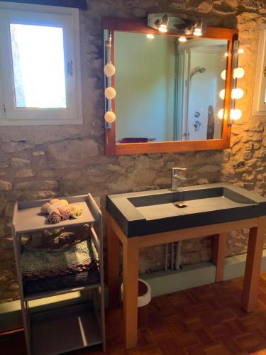 a bathroom with a sink and a mirror at Maison des lavandes in Apt