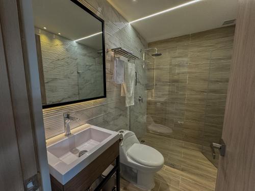 a bathroom with a sink and a toilet at Hotel Caminos de Acapulco - Vía La Virginia Viterbo in Belalcázar