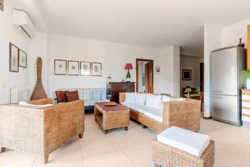 a living room with a couch and wicker chairs at Raggio Di Sole in Cosenza