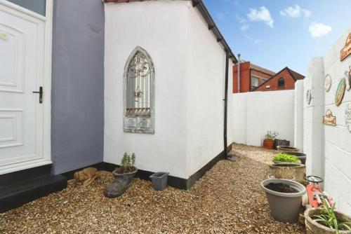 Quirky large Victorian house with private parking photo 20