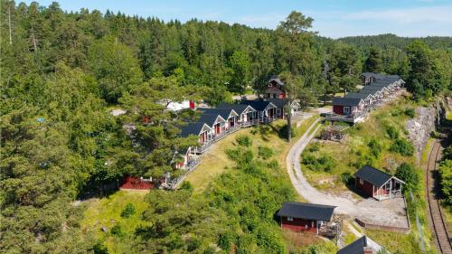 an aerial view of a train on the tracks at Visitor Stugby in Håverud