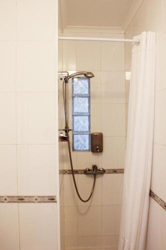 a shower with a shower curtain in a bathroom at Casa do Pátio in Lisbon