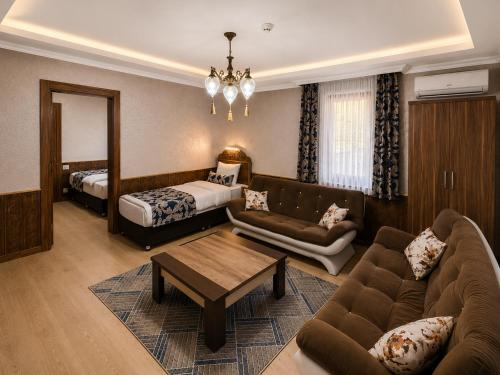 a living room with a couch and a bed at ECRİN OTEL in Uzungöl