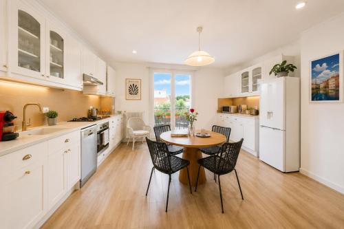 Appartement Climatisé 7mn Centre Ville 95M2 4 Adultes Bébé Garage Sous sol Arrivée Autonome
