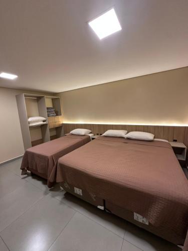 a room with two beds in a room at Lito Palace Hotel in Registro