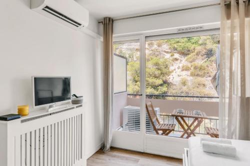 Cosy & Quiet studio with AC and Balcony with a view of nature