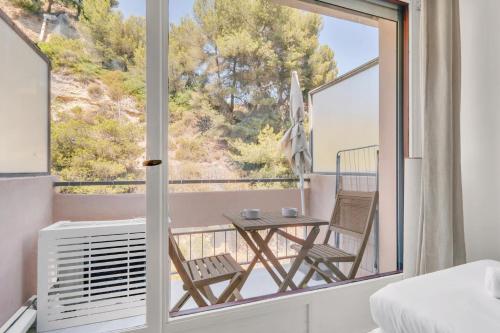 Cosy & Quiet studio with AC and Balcony with a view of nature