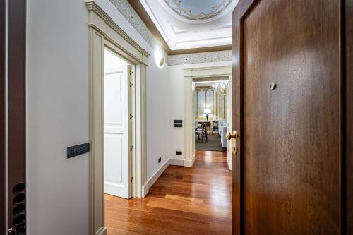 Frescoed apartment in the heart of Florence
