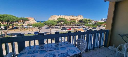 Vue grande plage à 100m, secteur Lydia, appartement 4 couchages, grand balcon, ventilateurs