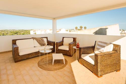 Alvor Oasis with Pool & Balconies Near Town & Beach