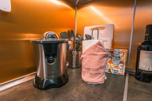 a kitchen counter with a blender and other kitchen utensils at Apartamento Yumbo Iguazu Luxury in Maspalomas