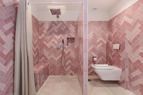 Luxurious And Modern Family Home photo 33