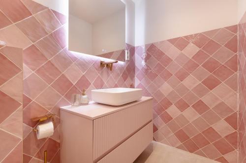 Luxurious And Modern Family Home photo 27