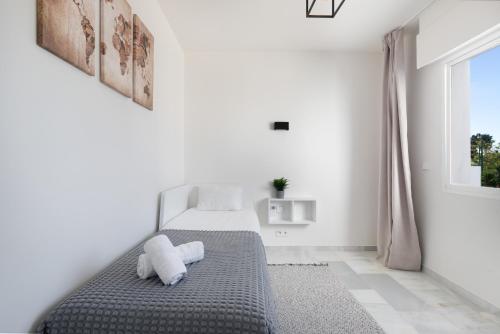 Luxurious And Modern Family Home photo 39