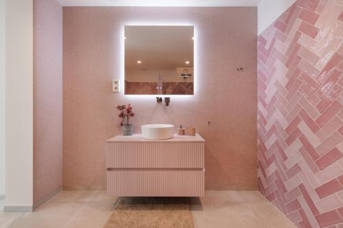 Luxurious And Modern Family Home photo 32