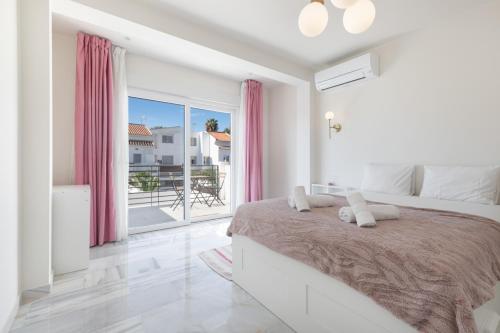 Luxurious And Modern Family Home photo 3