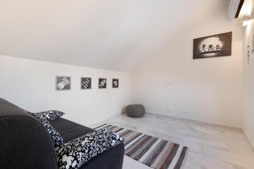 Luxurious And Modern Family Home photo 42