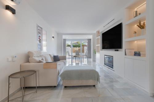 Luxurious And Modern Family Home photo 6