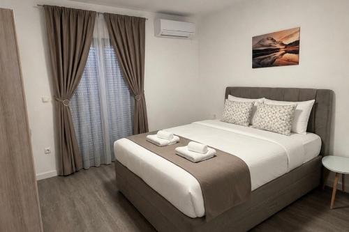 Holiday home with hot tub Kastel Stari, Kastela - 27823