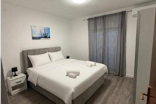 Holiday home with hot tub Kastel Stari, Kastela - 27823