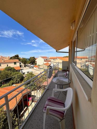 Apartments by the sea Primosten - 27880