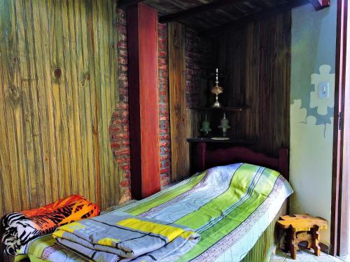 a bedroom with a bed in a room at Suíte Temporada in São Thomé das Letras