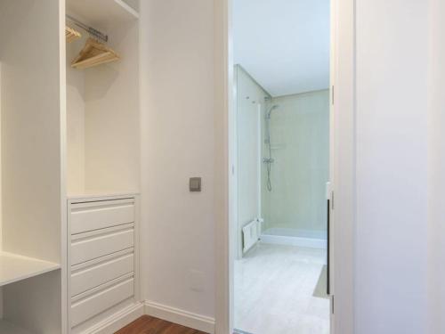 CIty Central Flat in Madrid for 4