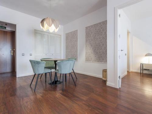CIty Central Flat in Madrid for 4