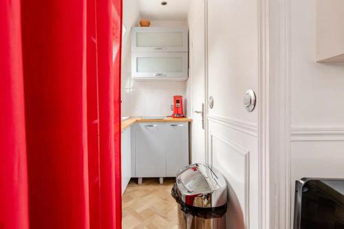 Cute Central Apartment Paris, near Champs-elyssées